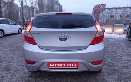 Hyundai Solaris II рестайлинг, 2011 год, 750 000 рублей, 5 фотография
