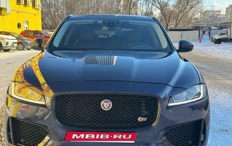 Jaguar F-Pace, 2016 год, 3 200 000 рублей, 21 фотография