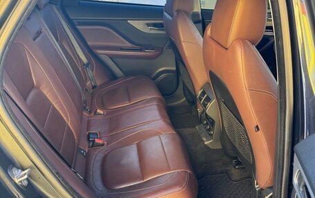 Jaguar F-Pace, 2016 год, 3 200 000 рублей, 27 фотография