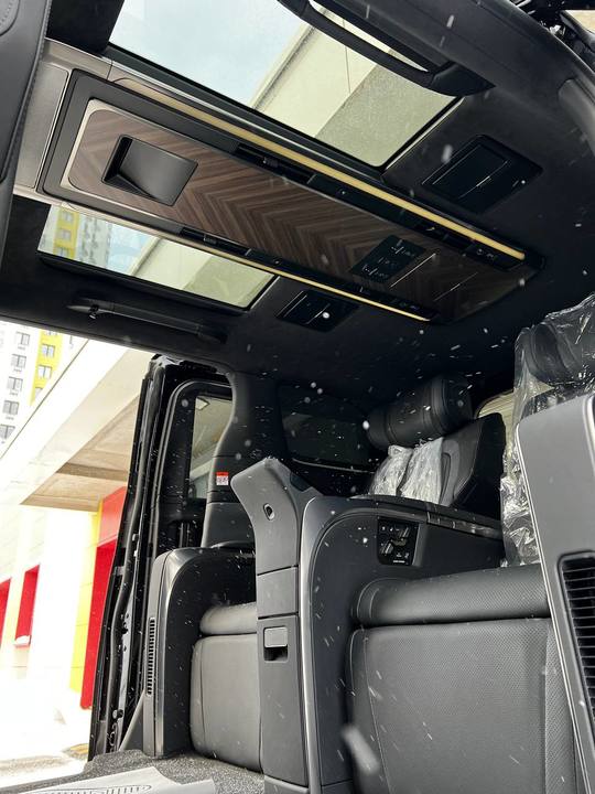 Lexus LM I, 2026 год, 25 000 000 рублей, 12 фотография