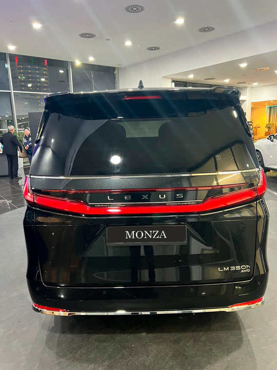 Lexus LM I, 2026 год, 24 000 000 рублей, 4 фотография