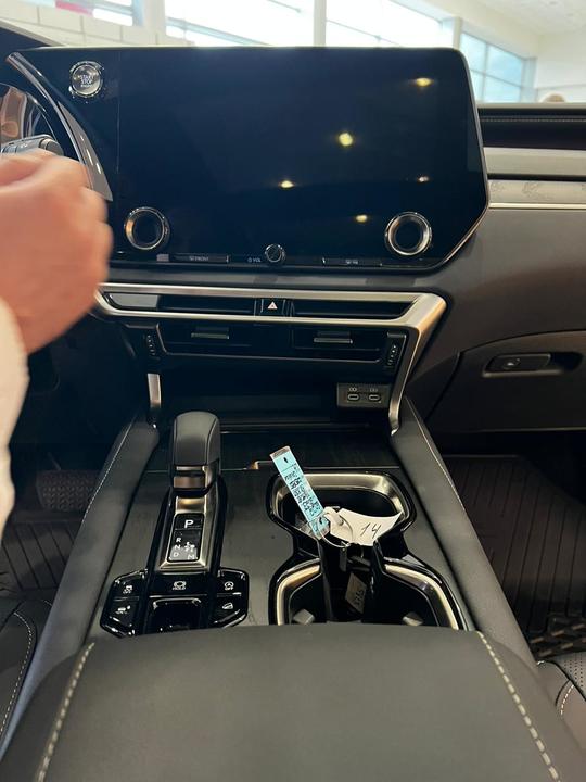 Lexus RX IV рестайлинг, 2026 год, 12 500 000 рублей, 8 фотография