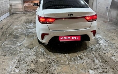KIA Rio IV, 2018 год, 870 000 рублей, 3 фотография