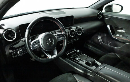 Mercedes-Benz A-Класс, 2019 год, 2 699 000 рублей, 11 фотография