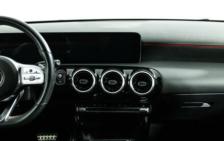 Mercedes-Benz A-Класс, 2019 год, 2 699 000 рублей, 14 фотография