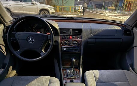 Mercedes-Benz C-Класс, 1999 год, 280 000 рублей, 4 фотография