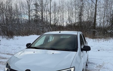 Renault Logan II, 2020 год, 1 100 000 рублей, 2 фотография