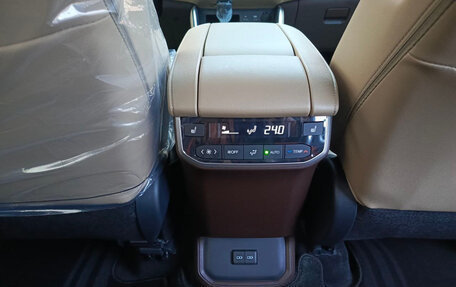 Toyota Highlander, 2025 год, 6 050 000 рублей, 12 фотография