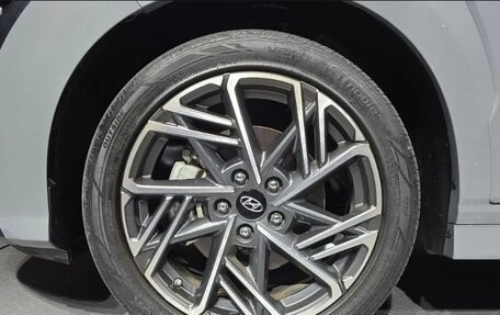 Hyundai Kona I, 2023 год, 1 620 000 рублей, 5 фотография