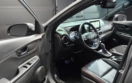 Hyundai Kona I, 2023 год, 1 620 000 рублей, 8 фотография