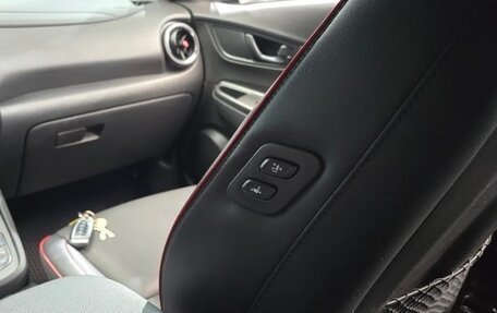 Hyundai Kona I, 2023 год, 1 620 000 рублей, 13 фотография