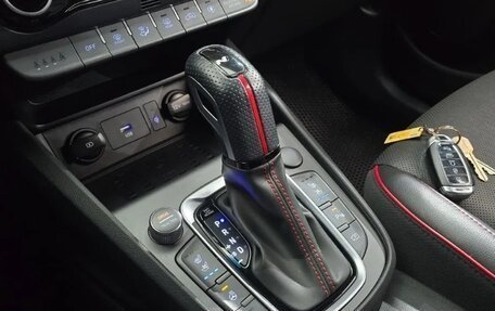 Hyundai Kona I, 2023 год, 1 620 000 рублей, 15 фотография