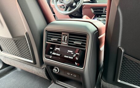 Porsche Cayenne III, 2025 год, 18 000 000 рублей, 24 фотография