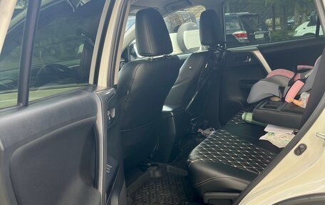 Toyota RAV4, 2015 год, 2 300 000 рублей, 10 фотография