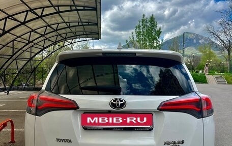 Toyota RAV4, 2015 год, 2 300 000 рублей, 4 фотография