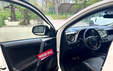 Toyota RAV4, 2015 год, 2 300 000 рублей, 12 фотография