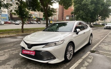 Toyota Camry, 2018 год, 3 149 000 рублей, 2 фотография