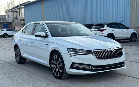 Skoda Superb III рестайлинг, 2023 год, 2 250 000 рублей, 3 фотография
