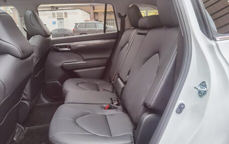 Toyota Highlander, 2025 год, 5 550 000 рублей, 24 фотография