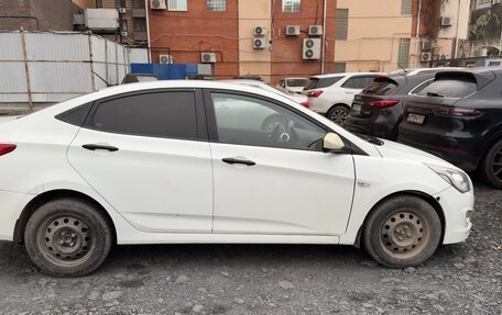 Hyundai Solaris II рестайлинг, 2014 год, 850 000 рублей, 2 фотография