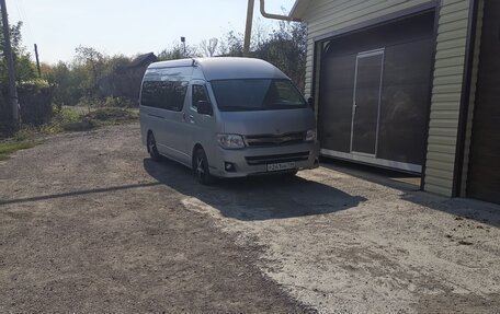 Toyota HiAce H200, 2012 год, 2 600 000 рублей, 6 фотография