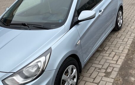 Hyundai Solaris II рестайлинг, 2011 год, 775 000 рублей, 3 фотография