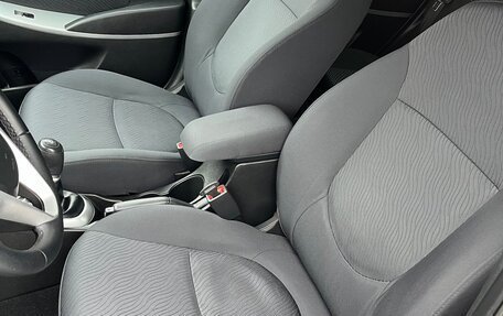 Hyundai Solaris II рестайлинг, 2011 год, 775 000 рублей, 23 фотография