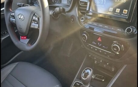 Hyundai Solaris II рестайлинг, 2021 год, 1 899 999 рублей, 12 фотография