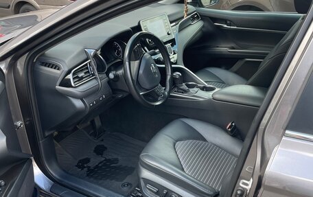 Toyota Camry, 2021 год, 2 800 000 рублей, 5 фотография