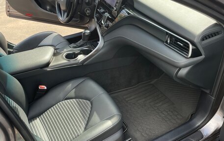 Toyota Camry, 2021 год, 2 800 000 рублей, 8 фотография