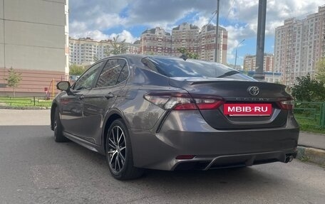 Toyota Camry, 2021 год, 2 800 000 рублей, 3 фотография