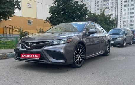 Toyota Camry, 2021 год, 2 800 000 рублей, 4 фотография