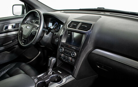 Ford Explorer VI, 2018 год, 3 170 000 рублей, 11 фотография