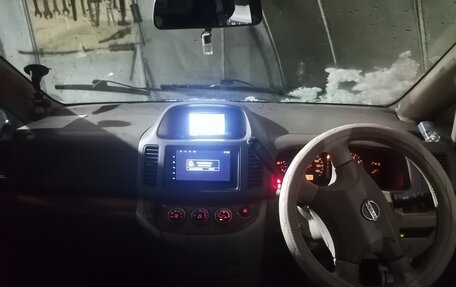 Nissan Serena II, 2002 год, 750 000 рублей, 6 фотография