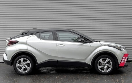 Toyota C-HR I рестайлинг, 2019 год, 2 420 000 рублей, 5 фотография