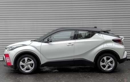 Toyota C-HR I рестайлинг, 2019 год, 2 420 000 рублей, 9 фотография