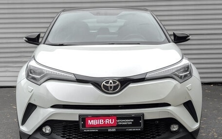 Toyota C-HR I рестайлинг, 2019 год, 2 420 000 рублей, 3 фотография