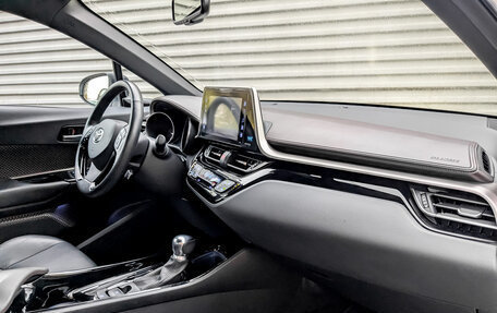 Toyota C-HR I рестайлинг, 2019 год, 2 420 000 рублей, 12 фотография