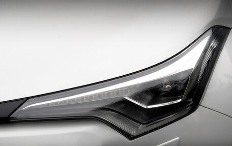 Toyota C-HR I рестайлинг, 2019 год, 2 420 000 рублей, 18 фотография