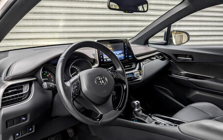 Toyota C-HR I рестайлинг, 2019 год, 2 420 000 рублей, 17 фотография