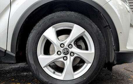 Toyota C-HR I рестайлинг, 2019 год, 2 420 000 рублей, 19 фотография