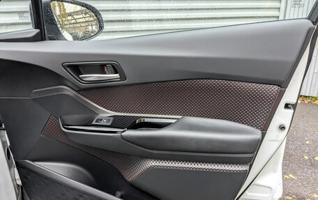 Toyota C-HR I рестайлинг, 2019 год, 2 420 000 рублей, 26 фотография