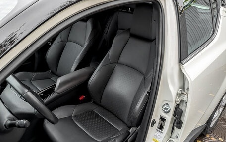 Toyota C-HR I рестайлинг, 2019 год, 2 420 000 рублей, 21 фотография