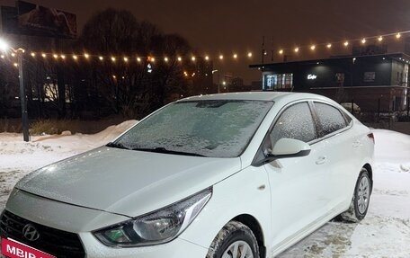 Hyundai Solaris II рестайлинг, 2018 год, 1 100 000 рублей, 2 фотография