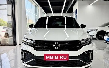 Volkswagen T-Roc I, 2022 год, 1 500 355 рублей, 2 фотография