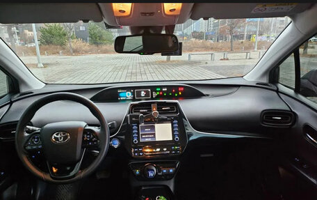 Toyota Prius IV XW50, 2022 год, 2 190 000 рублей, 9 фотография