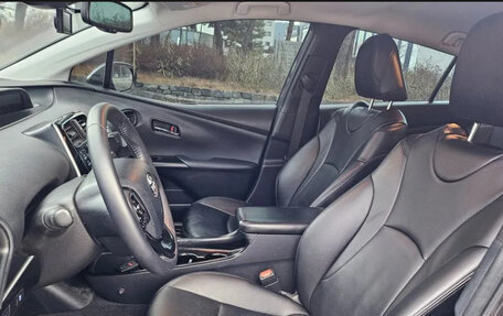 Toyota Prius IV XW50, 2022 год, 2 190 000 рублей, 8 фотография