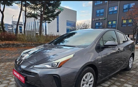 Toyota Prius IV XW50, 2022 год, 2 190 000 рублей, 1 фотография