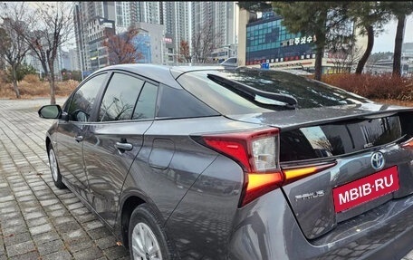 Toyota Prius IV XW50, 2022 год, 2 190 000 рублей, 4 фотография