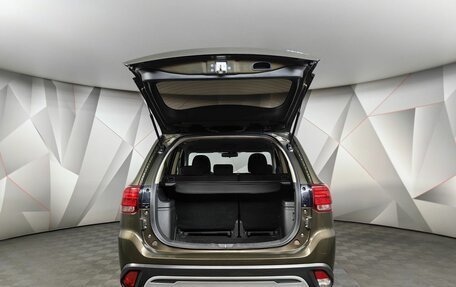 Mitsubishi Outlander III рестайлинг 3, 2018 год, 1 697 000 рублей, 12 фотография